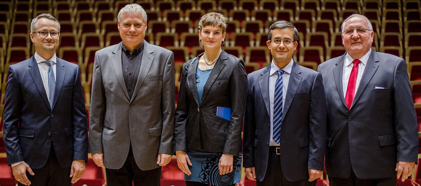 Die Preisträger 2018 (v.l.n.r.): Dr. Andreas Reinhold, Dr, Jürgen Loll, Cornelia Günther, Jamshid Moghimi, Winfried Pinninghoff. (Foto: Robert Weinhold/HTWK Leipzig) Die Preisträger 2018 (v.l.n.r.): Dr. Andreas Reinhold, Dr, Jürgen Loll, Cornelia Günther, Jamshid Moghimi, Winfried Pinninghoff. (Foto: Robert Weinhold/HTWK Leipzig)