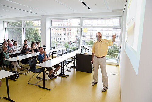Prof. Riemer beim Vortrag Professor Detlef Riemer im Vortrag.
