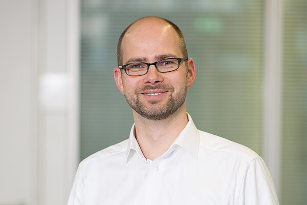 Dr. Gerold Bausch Dr. Gerold Bausch